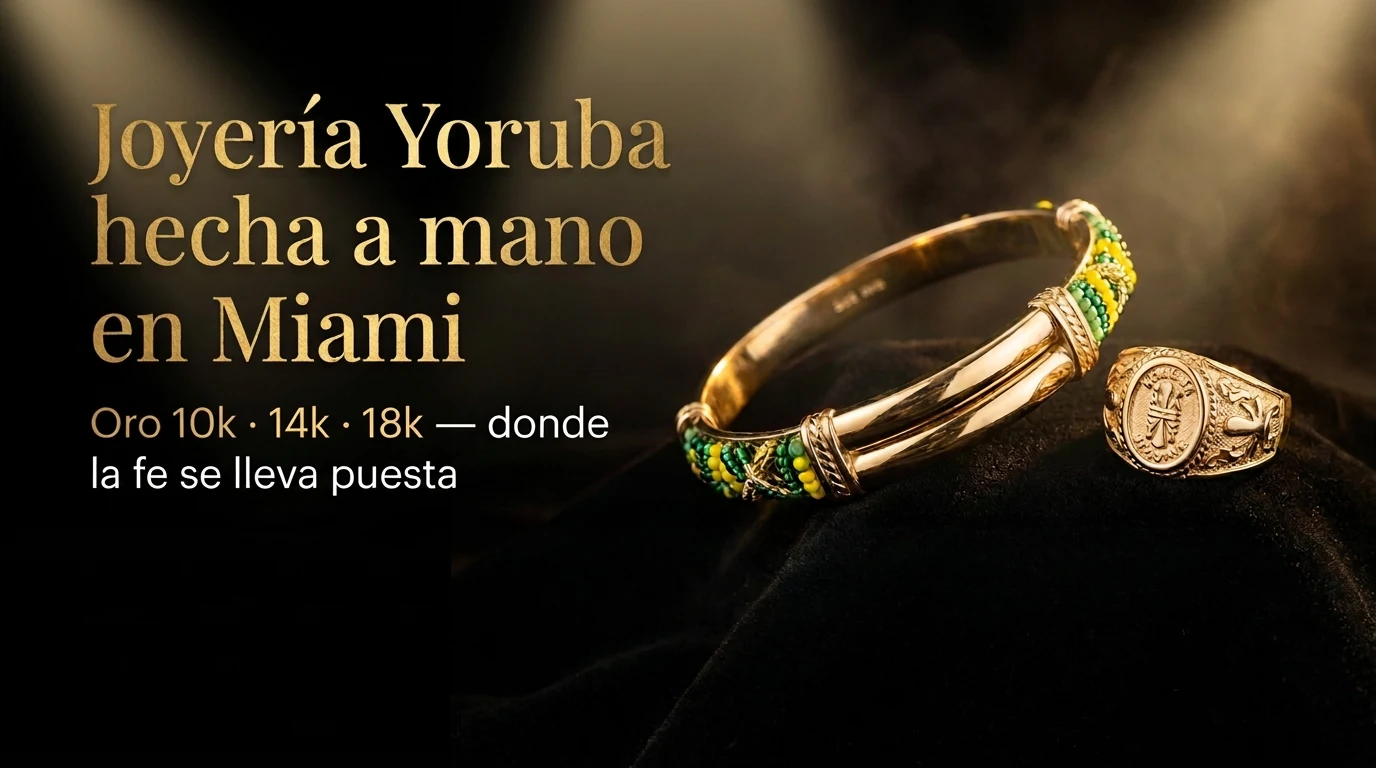 Pulso de Orula en oro con cuentas verdes y amarillas junto a un anillo de sello